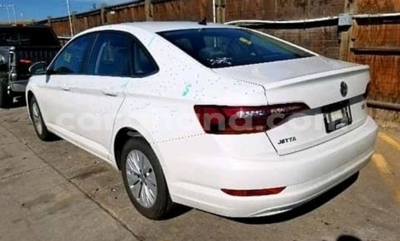 Ra Àlòkù Volkswagen Jetta funfun Ọkọ̀ in Accra ni Greater Accra Ra Àlòkù Volkswagen Jetta funfun Ọkọ̀ in Accra ni Greater Accra