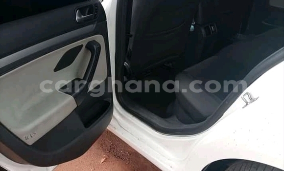 Ra Àlòkù Volkswagen Jetta funfun Ọkọ̀ in Accra ni Greater Accra Ra Àlòkù Volkswagen Jetta funfun Ọkọ̀ in Accra ni Greater Accra