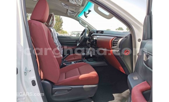 Sayi Imported Toyota Hilux White Mota in Import - Dubai a Ashanti Sayi Imported Toyota Hilux White Mota in Import - Dubai a Ashanti