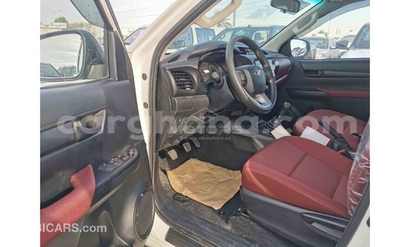 Sayi Imported Toyota Hilux White Mota in Import - Dubai a Ashanti Sayi Imported Toyota Hilux White Mota in Import - Dubai a Ashanti