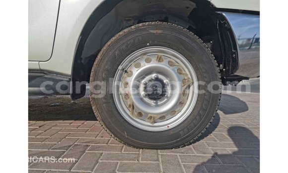Sayi Imported Toyota Hilux White Mota in Import - Dubai a Ashanti Sayi Imported Toyota Hilux White Mota in Import - Dubai a Ashanti