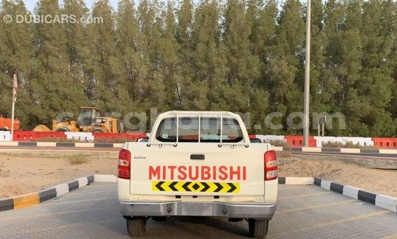 Ra Imported Mitsubishi L200 funfun Ọkọ̀ in Import - Dubai ni Ashanti Ra Imported Mitsubishi L200 funfun Ọkọ̀ in Import - Dubai ni Ashanti