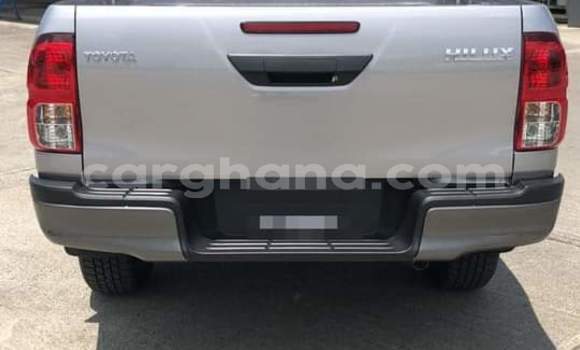 Sayi Na hannu Toyota Hilux Surf Azurfa Mota in Sekondi–Takoradi Metropolitan a Yamma Sayi Na hannu Toyota Hilux Surf Azurfa Mota in Sekondi–Takoradi Metropolitan a Yamma