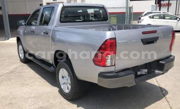 Sayi Na hannu Toyota Hilux Surf Azurfa Mota in Sekondi–Takoradi Metropolitan a Yamma Sayi Na hannu Toyota Hilux Surf Azurfa Mota in Sekondi–Takoradi Metropolitan a Yamma
