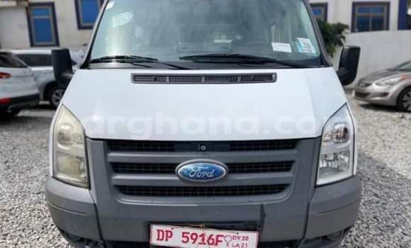 Ra Àlòkù Ford Fiesta funfun Ọkọ̀ in Sekondi–Takoradi Metropolitan ni Oorun