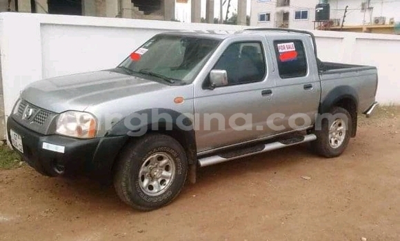 Sayi Na hannu Nissan Hardbody White Mota in Accra a Greater Accra