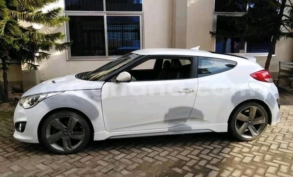 Ra Àlòkù Hyundai Veloster funfun Ọkọ̀ in Accra ni Greater Accra