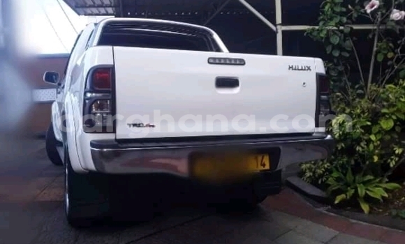 Buy Used Toyota Hilux White Car in Accra in Greater Accra Buy Used Toyota Hilux White Car in Accra in Greater Accra