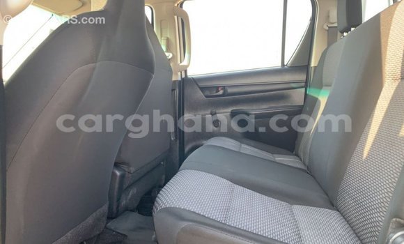 Ra Imported Toyota Hilux funfun Ọkọ̀ in Import - Dubai ni Ashanti Ra Imported Toyota Hilux funfun Ọkọ̀ in Import - Dubai ni Ashanti