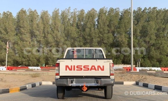 Sayi Imported Nissan Pickup White Mota in Import - Dubai a Ashanti Sayi Imported Nissan Pickup White Mota in Import - Dubai a Ashanti