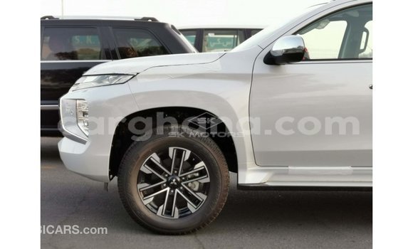 Buy Import Mitsubishi Montero White Car in Import - Dubai in Ashanti Buy Import Mitsubishi Montero White Car in Import - Dubai in Ashanti