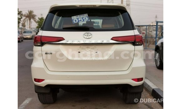 Sayi Imported Toyota Fortuner White Mota in Import - Dubai a Ashanti Sayi Imported Toyota Fortuner White Mota in Import - Dubai a Ashanti