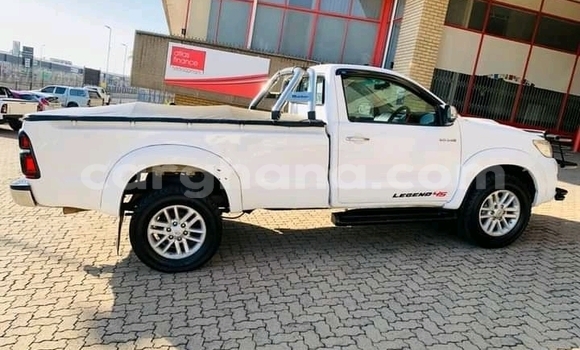 Sayi Na hannu Toyota Hilux White Mota in Accra a Greater Accra Sayi Na hannu Toyota Hilux White Mota in Accra a Greater Accra
