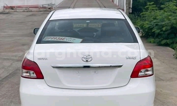 Ra Àlòkù Toyota Yaris funfun Ọkọ̀ in Accra ni Greater Accra Ra Àlòkù Toyota Yaris funfun Ọkọ̀ in Accra ni Greater Accra