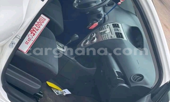 Ra Àlòkù Toyota Yaris funfun Ọkọ̀ in Accra ni Greater Accra Ra Àlòkù Toyota Yaris funfun Ọkọ̀ in Accra ni Greater Accra