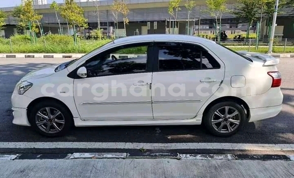 Ra Àlòkù Toyota Vios funfun Ọkọ̀ in Accra ni Greater Accra