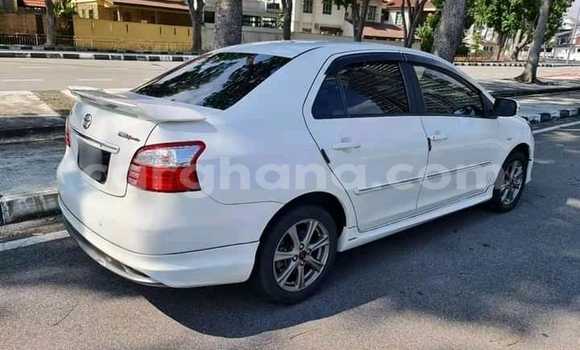 Ra Àlòkù Toyota Vios funfun Ọkọ̀ in Accra ni Greater Accra Ra Àlòkù Toyota Vios funfun Ọkọ̀ in Accra ni Greater Accra