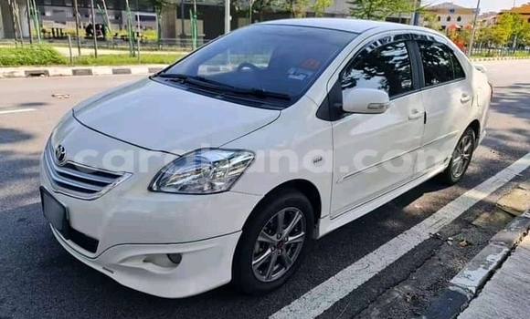Ra Àlòkù Toyota Vios funfun Ọkọ̀ in Accra ni Greater Accra Ra Àlòkù Toyota Vios funfun Ọkọ̀ in Accra ni Greater Accra