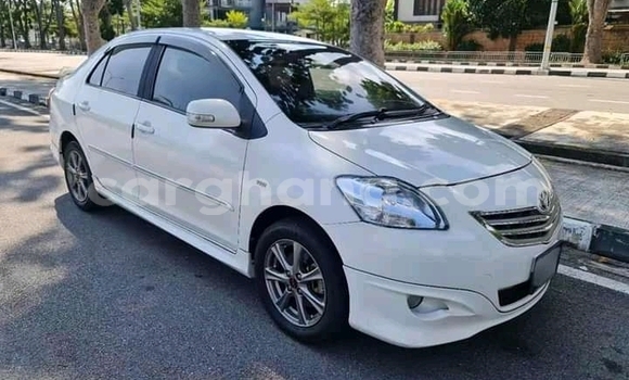 Ra Àlòkù Toyota Vios funfun Ọkọ̀ in Accra ni Greater Accra Ra Àlòkù Toyota Vios funfun Ọkọ̀ in Accra ni Greater Accra