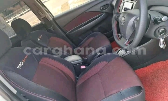 Ra Àlòkù Toyota Vios funfun Ọkọ̀ in Accra ni Greater Accra Ra Àlòkù Toyota Vios funfun Ọkọ̀ in Accra ni Greater Accra