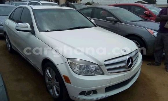 Buy Used Mercedes‒Benz 300CD White Car in Accra in Greater Accra Buy Used Mercedes‒Benz 300CD White Car in Accra in Greater Accra