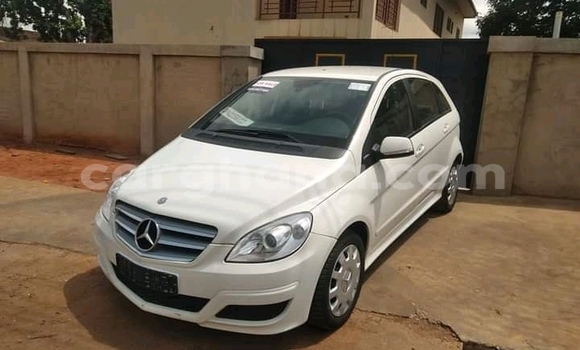 Sayi Na hannu Mercedes‒Benz ML–Class White Mota in Accra a Greater Accra Sayi Na hannu Mercedes‒Benz ML–Class White Mota in Accra a Greater Accra