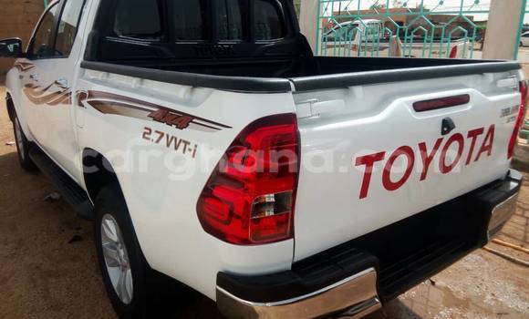 Sayi Na hannu Toyota Hilux White Mota in Sekondi–Takoradi Metropolitan a Yamma