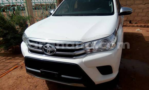 Ra Àlòkù Toyota Hilux funfun Ọkọ̀ in Sekondi–Takoradi Metropolitan ni Oorun Ra Àlòkù Toyota Hilux funfun Ọkọ̀ in Sekondi–Takoradi Metropolitan ni Oorun
