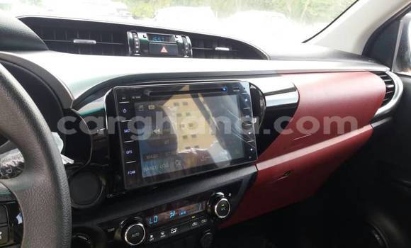 Ra Àlòkù Toyota Hilux funfun Ọkọ̀ in Sekondi–Takoradi Metropolitan ni Oorun Ra Àlòkù Toyota Hilux funfun Ọkọ̀ in Sekondi–Takoradi Metropolitan ni Oorun