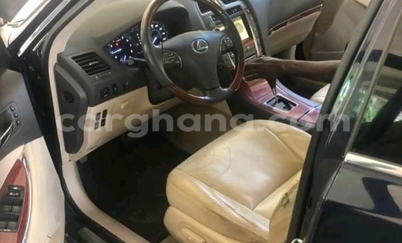 Sayi Na hannu Lexus ES 300 Black Mota in Accra a Greater Accra Sayi Na hannu Lexus ES 300 Black Mota in Accra a Greater Accra