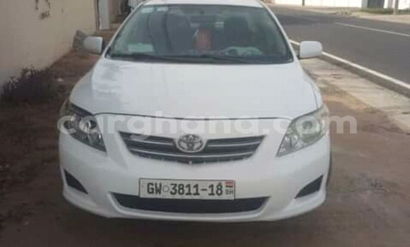 Sayi Na hannu Toyota Corolla Azurfa Mota in Accra a Greater Accra