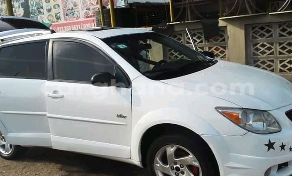 Ra Àlòkù Pontiac Vibe funfun Ọkọ̀ in Accra ni Greater Accra Ra Àlòkù Pontiac Vibe funfun Ọkọ̀ in Accra ni Greater Accra