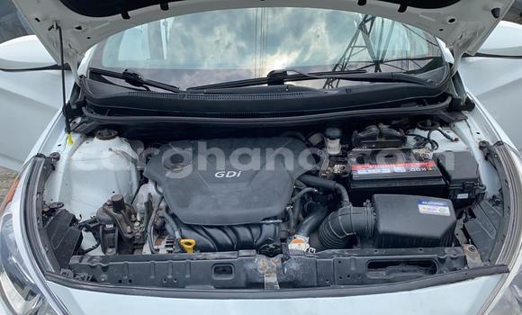 Ra Àlòkù Hyundai Accent funfun Ọkọ̀ in Sekondi–Takoradi Metropolitan ni Oorun Ra Àlòkù Hyundai Accent funfun Ọkọ̀ in Sekondi–Takoradi Metropolitan ni Oorun