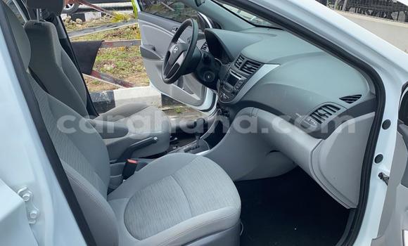 Ra Àlòkù Hyundai Accent funfun Ọkọ̀ in Sekondi–Takoradi Metropolitan ni Oorun Ra Àlòkù Hyundai Accent funfun Ọkọ̀ in Sekondi–Takoradi Metropolitan ni Oorun