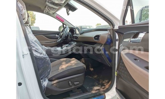 Buy Import Hyundai Santa Fe White Car in Import - Dubai in Ashanti Buy Import Hyundai Santa Fe White Car in Import - Dubai in Ashanti