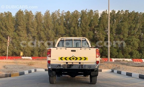 Buy Import Mitsubishi L200 White Car in Import - Dubai in Ashanti Buy Import Mitsubishi L200 White Car in Import - Dubai in Ashanti