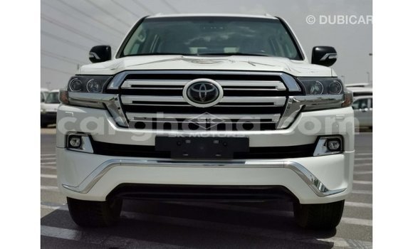 Sayi Imported Toyota Land Cruiser White Mota in Import - Dubai a Ashanti Sayi Imported Toyota Land Cruiser White Mota in Import - Dubai a Ashanti