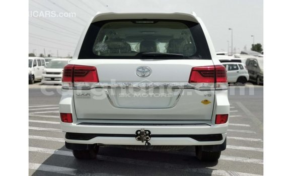 Sayi Imported Toyota Land Cruiser White Mota in Import - Dubai a Ashanti Sayi Imported Toyota Land Cruiser White Mota in Import - Dubai a Ashanti
