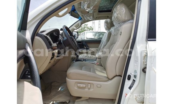 Sayi Imported Toyota Land Cruiser White Mota in Import - Dubai a Ashanti Sayi Imported Toyota Land Cruiser White Mota in Import - Dubai a Ashanti