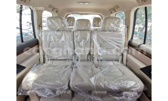 Sayi Imported Toyota Land Cruiser White Mota in Import - Dubai a Ashanti Sayi Imported Toyota Land Cruiser White Mota in Import - Dubai a Ashanti