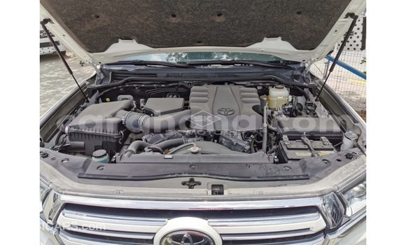 Sayi Imported Toyota Land Cruiser White Mota in Import - Dubai a Ashanti Sayi Imported Toyota Land Cruiser White Mota in Import - Dubai a Ashanti