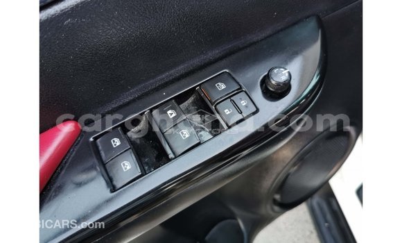 Ra Imported Toyota Hilux funfun Ọkọ̀ in Import - Dubai ni Ashanti Ra Imported Toyota Hilux funfun Ọkọ̀ in Import - Dubai ni Ashanti