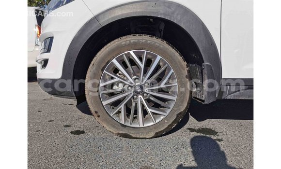 Sayi Imported Hyundai Tucson White Mota in Import - Dubai a Ashanti Sayi Imported Hyundai Tucson White Mota in Import - Dubai a Ashanti