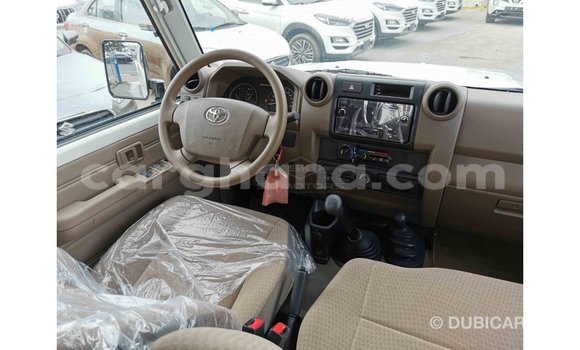 Sayi Imported Toyota Land Cruiser White Mota in Import - Dubai a Ashanti Sayi Imported Toyota Land Cruiser White Mota in Import - Dubai a Ashanti