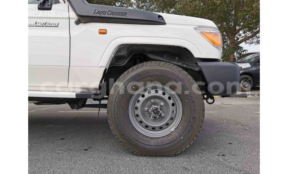 Sayi Imported Toyota Land Cruiser White Mota in Import - Dubai a Ashanti Sayi Imported Toyota Land Cruiser White Mota in Import - Dubai a Ashanti
