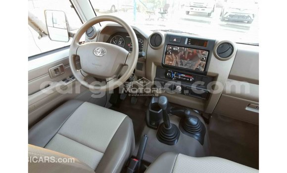 Ra Imported Toyota Land Cruiser funfun Ọkọ̀ in Import - Dubai ni Ashanti Ra Imported Toyota Land Cruiser funfun Ọkọ̀ in Import - Dubai ni Ashanti