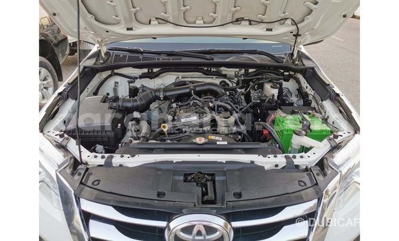 Sayi Imported Toyota Fortuner White Mota in Import - Dubai a Ashanti Sayi Imported Toyota Fortuner White Mota in Import - Dubai a Ashanti