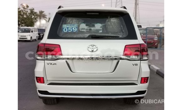 Sayi Imported Toyota Land Cruiser White Mota in Import - Dubai a Ashanti Sayi Imported Toyota Land Cruiser White Mota in Import - Dubai a Ashanti