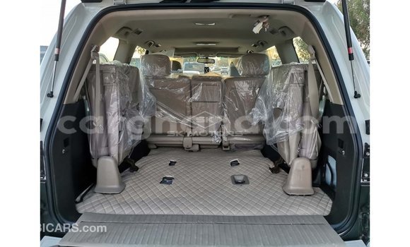 Sayi Imported Toyota Land Cruiser White Mota in Import - Dubai a Ashanti Sayi Imported Toyota Land Cruiser White Mota in Import - Dubai a Ashanti