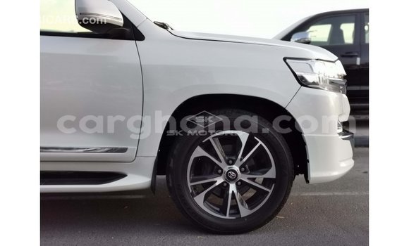 Sayi Imported Toyota Land Cruiser White Mota in Import - Dubai a Ashanti Sayi Imported Toyota Land Cruiser White Mota in Import - Dubai a Ashanti